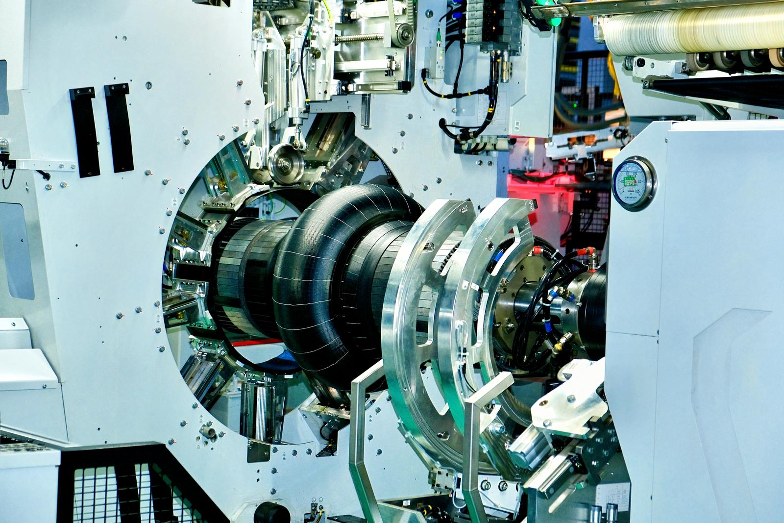 轮胎一次法成型机在上胎圈、卸胎